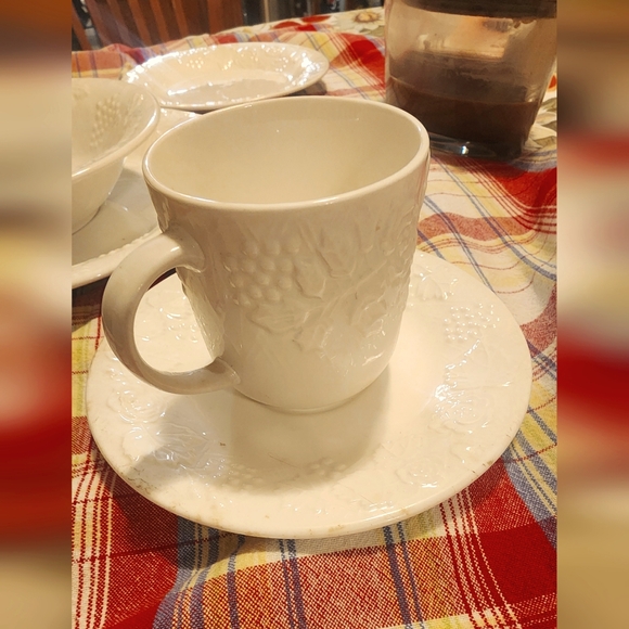 5 Piece Setting of Gibson 4 Season White Dinnerware - Picture 3 of 4